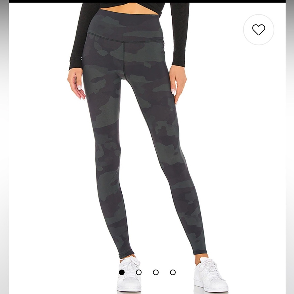 Alo Yoga High Waist Vapor Legging in Hunter Camouflage